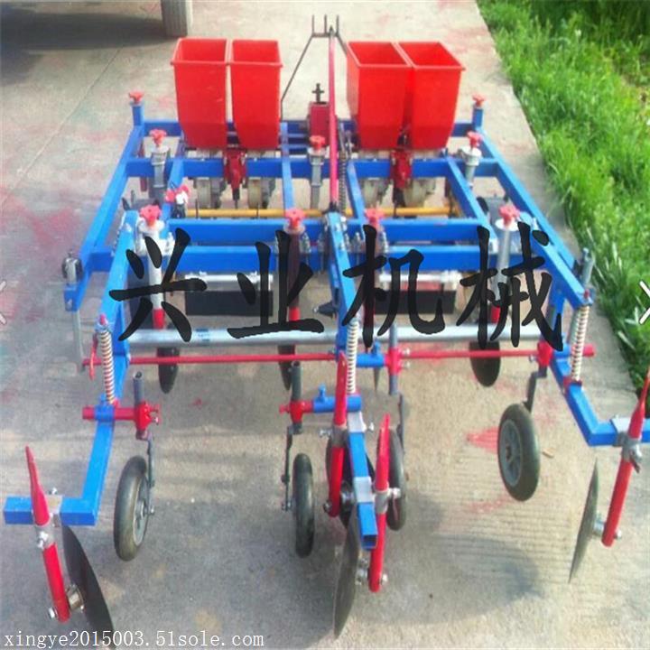 播種施肥覆膜機(jī)報(bào)價(jià)  手扶拖拉機(jī)覆膜機(jī)價(jià)格 四行花生播種機(jī)