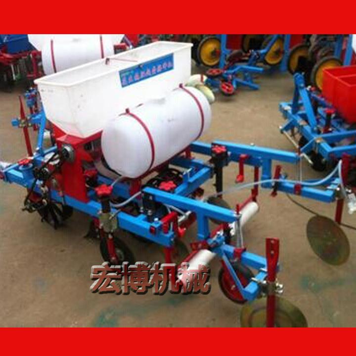 拖拉機(jī)覆膜機(jī) 花生播種施肥覆膜機(jī) 谷子播種機(jī) 噴藥覆膜機(jī)