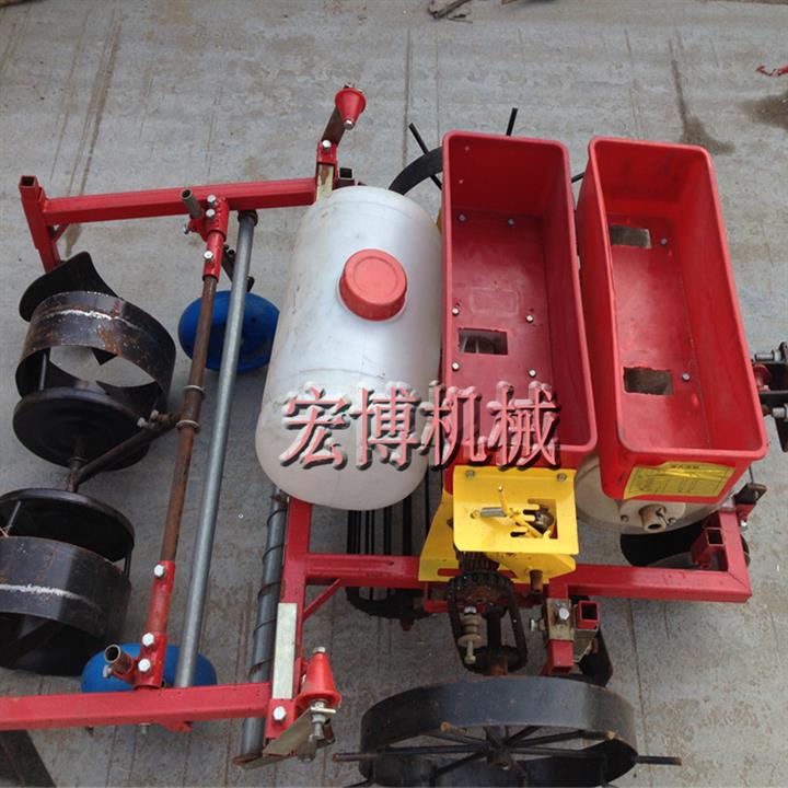 花生播種覆膜機(jī) 四輪帶動(dòng)噴藥覆膜機(jī) 藥材覆膜機(jī)